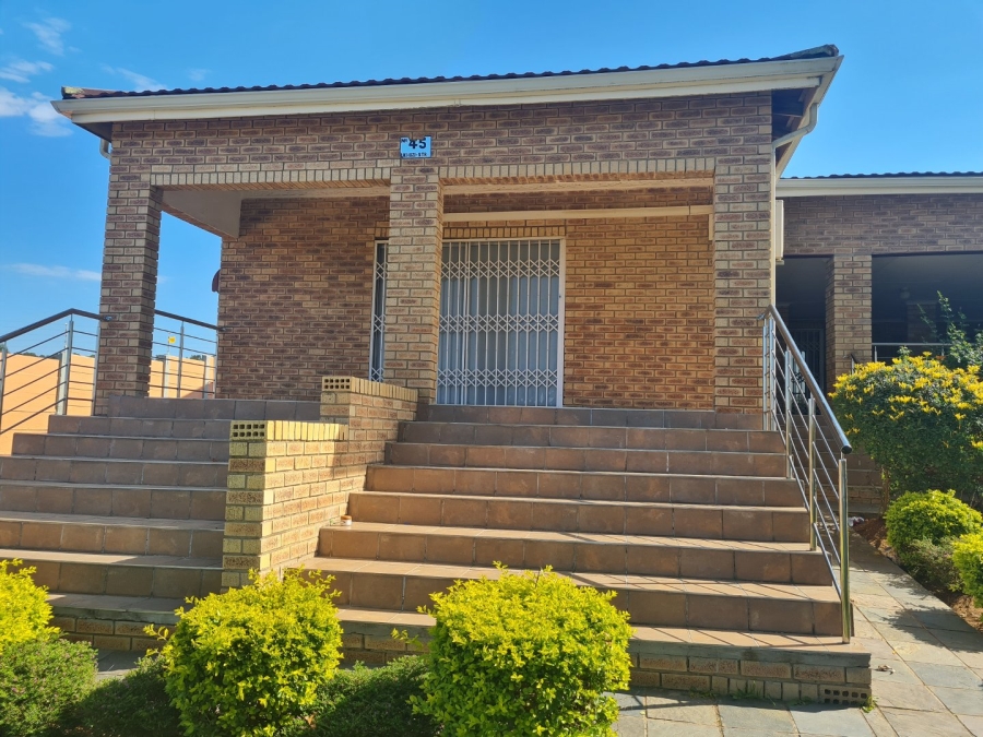 7 Bedroom Property for Sale in Southernwood Eastern Cape